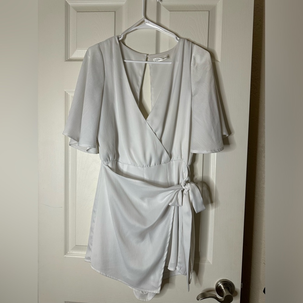 Elegant White Wrap Jumpsuit with Flutter Sleeves